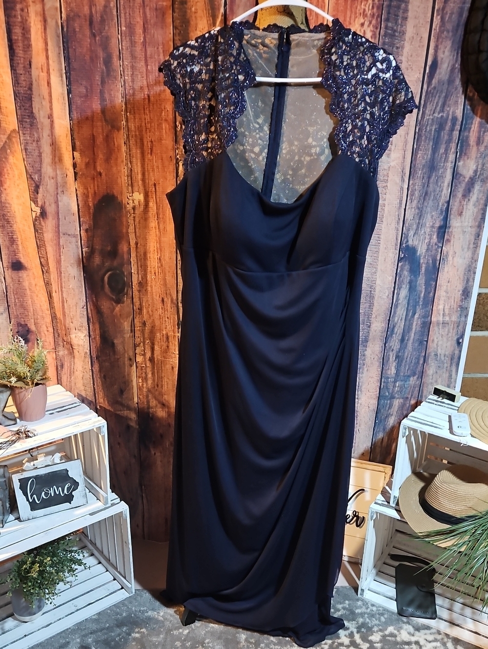 Xscape Elegant Navy Lace Cap-Sleeve Evening Dress Size 22W